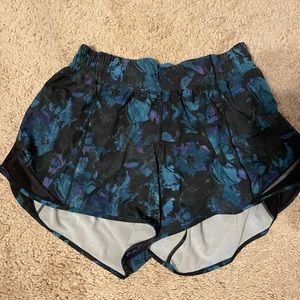 Lululemon Hotty Hot low rise short
